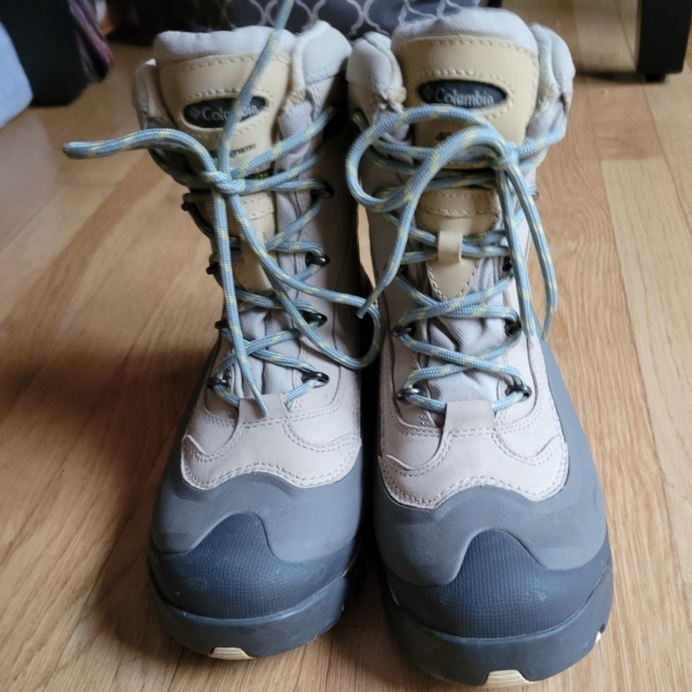 Columbia Boots - Women's Size 8 - 8.5